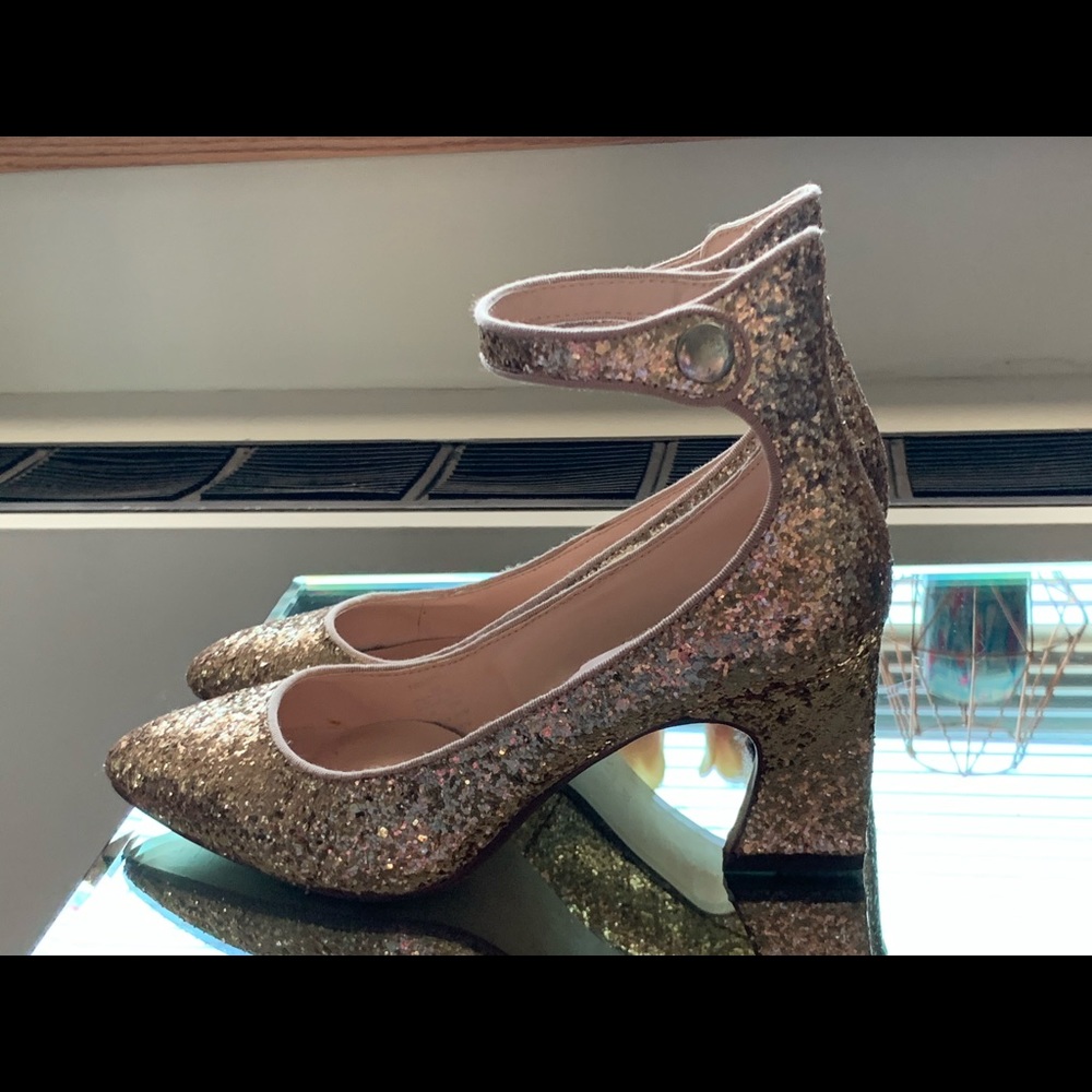 😍😍STUNNING Zara Ankle Strap Shoe in Gold Glitter